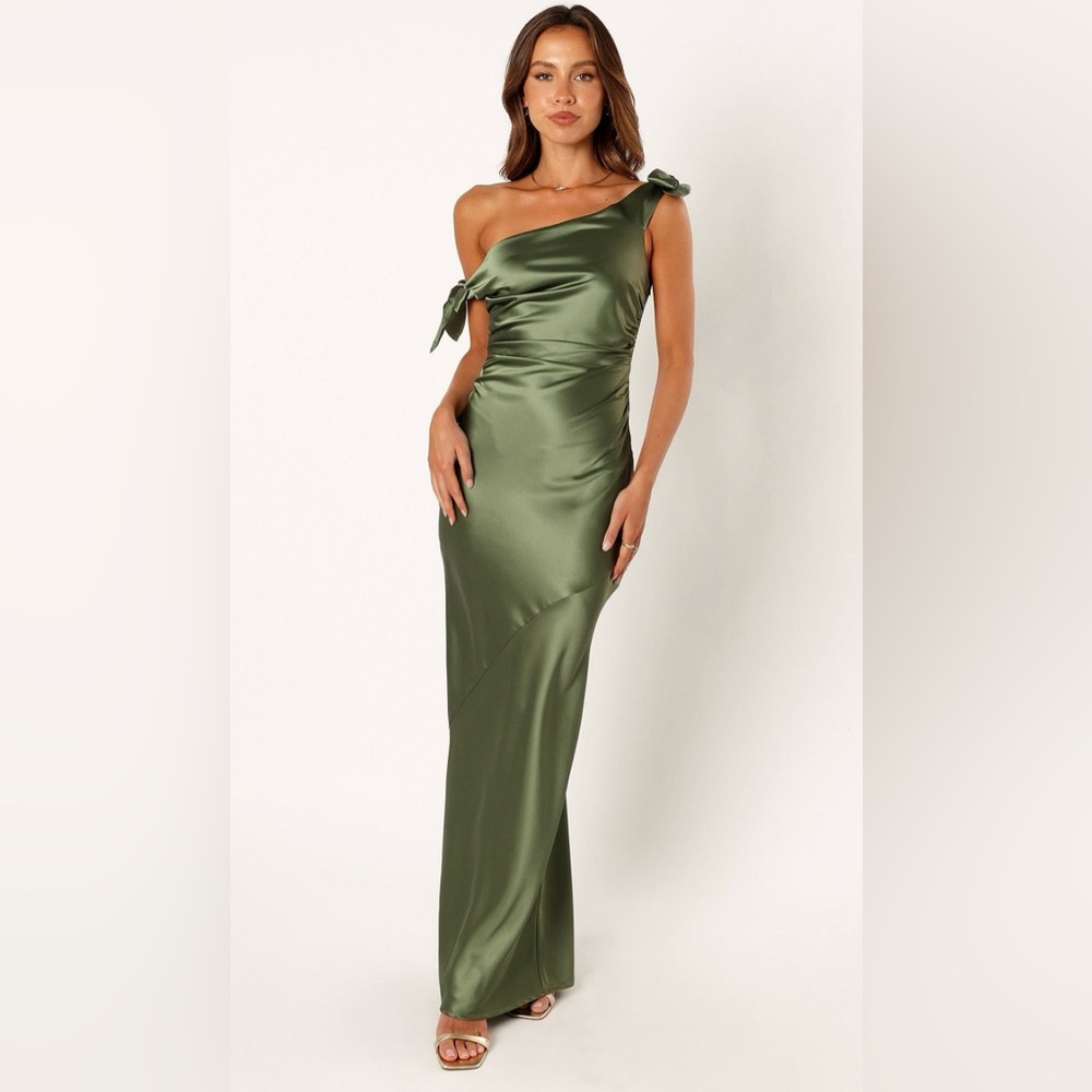 Macy's Green Asymmetrical One-Shoulder Gown